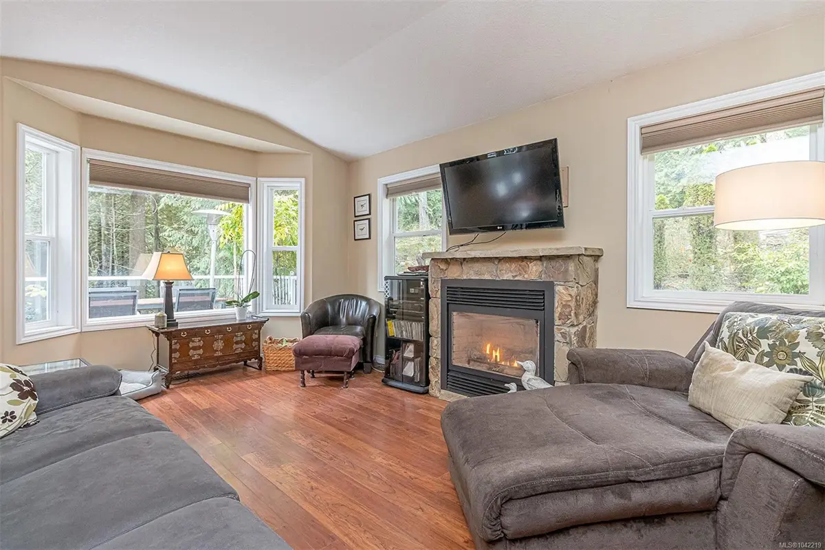 350 Dogwood Dr, Ladysmith BC V9G 1A8