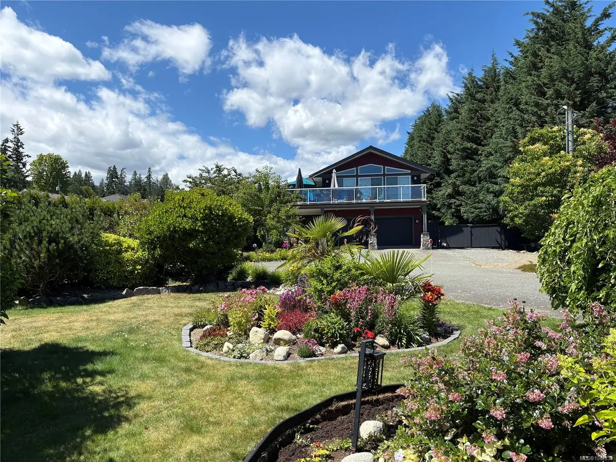 3635 Shannon Dr, Saltair BC V9G 1Z9