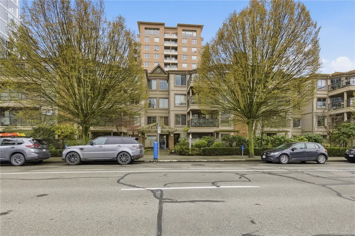 935 Johnson St #305, Victoria BC V8V 3N5