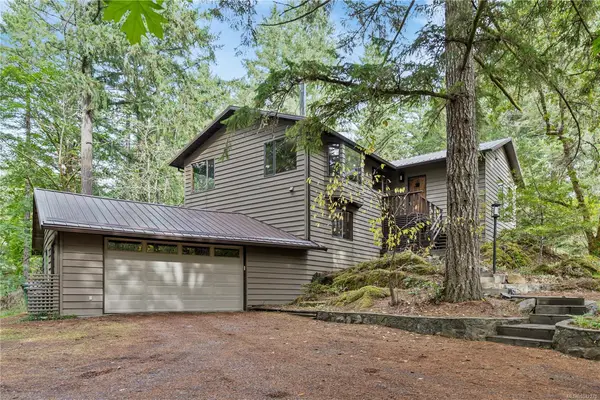 100 Viaduct Ave W, Saanich BC V9E 1J3 - 5 bed, 3.0 bath in Saanich