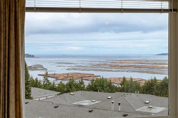 1012 Highview Terr, Nanaimo BC V9R 6K5 - 4 bed, 3.0 bath in Nanaimo