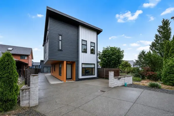 3341 Skinner Rd, Duncan BC V9L 4V4 - 3 bed, 4.0 bath in Duncan