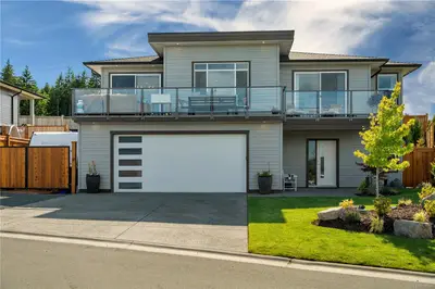 457 Arizona Dr #1, Campbell River BC V9H 0E4