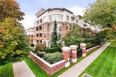 999 Burdett Ave #402, Victoria BC V8V 3G7