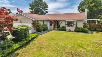 6279 Blueback Rd, Nanaimo BC V9V 1A9