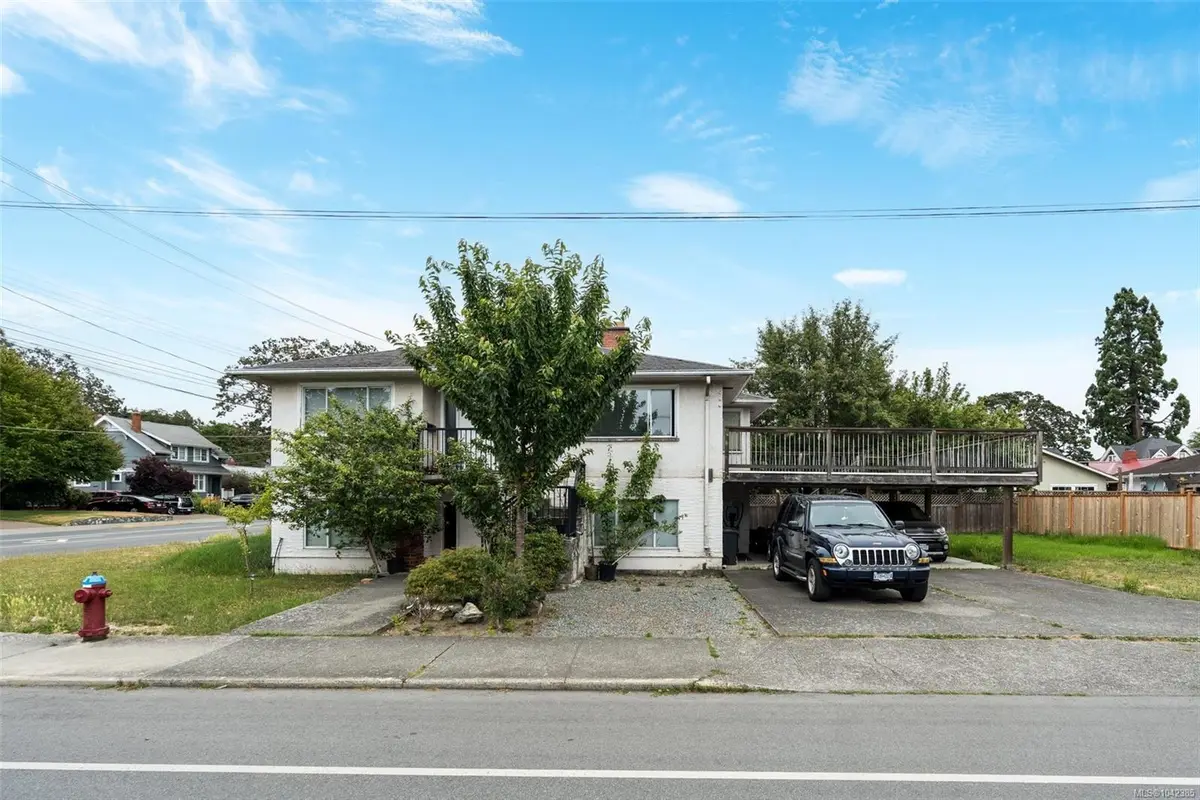 2343 Shelbourne St, Victoria BC V8R 6P4