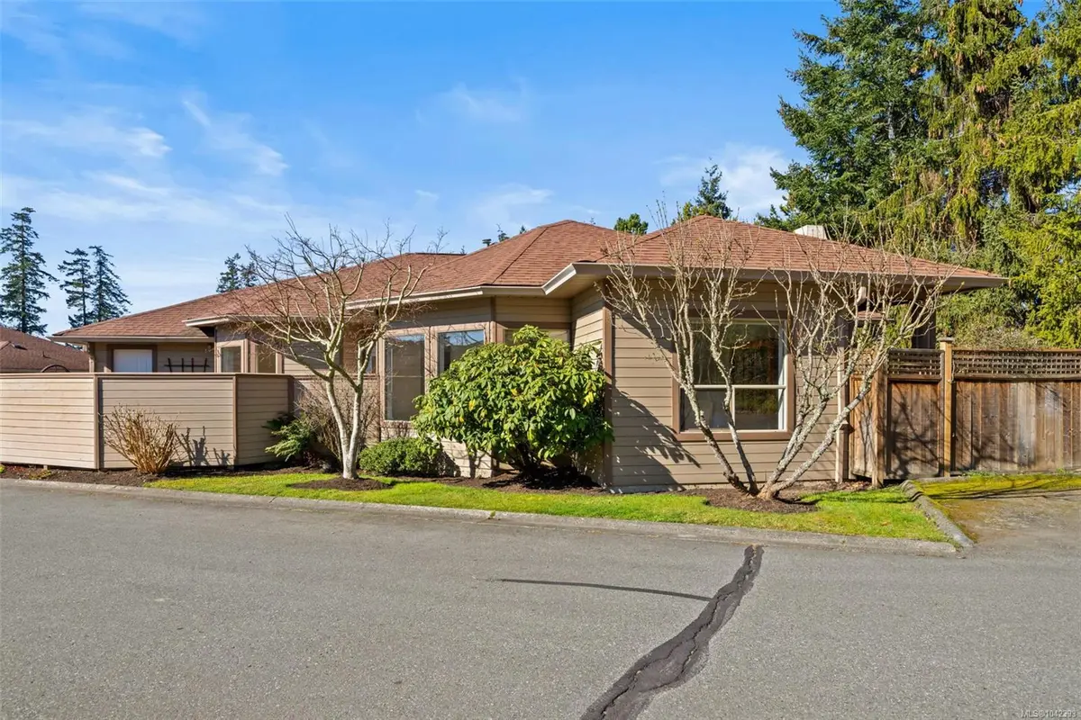 4515 Pipeline Rd #601, Saanich BC V8Z 5M3