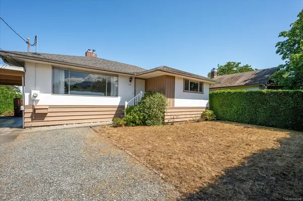 352 Howard Ave, Nanaimo BC V9R 3R9 - 4 bed, 2 bath property for sale in Nanaimo