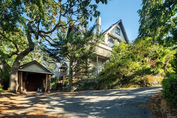 1043/1045 Belmont Ave, Victoria BC V8S 3T4 - 6 bed, 7 bath property for sale in Victoria