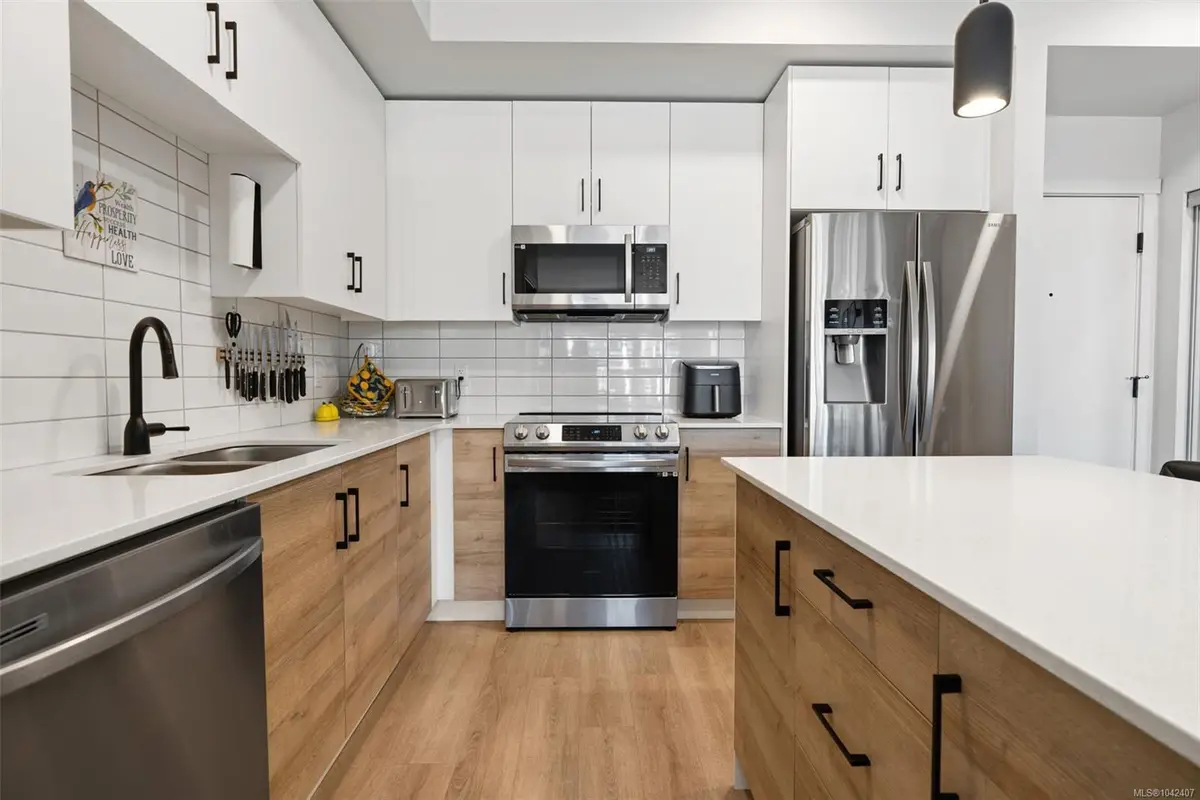 2469 Gateway Rd #302, Langford BC V9B 6R7