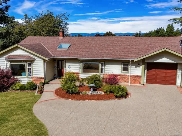 860 Falaise Cres, Saanich BC V8Y 1A1 - 4 bed, 4.0 bath in Saanich