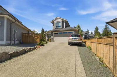 751 James Pl, Ladysmith BC V9G 1W2