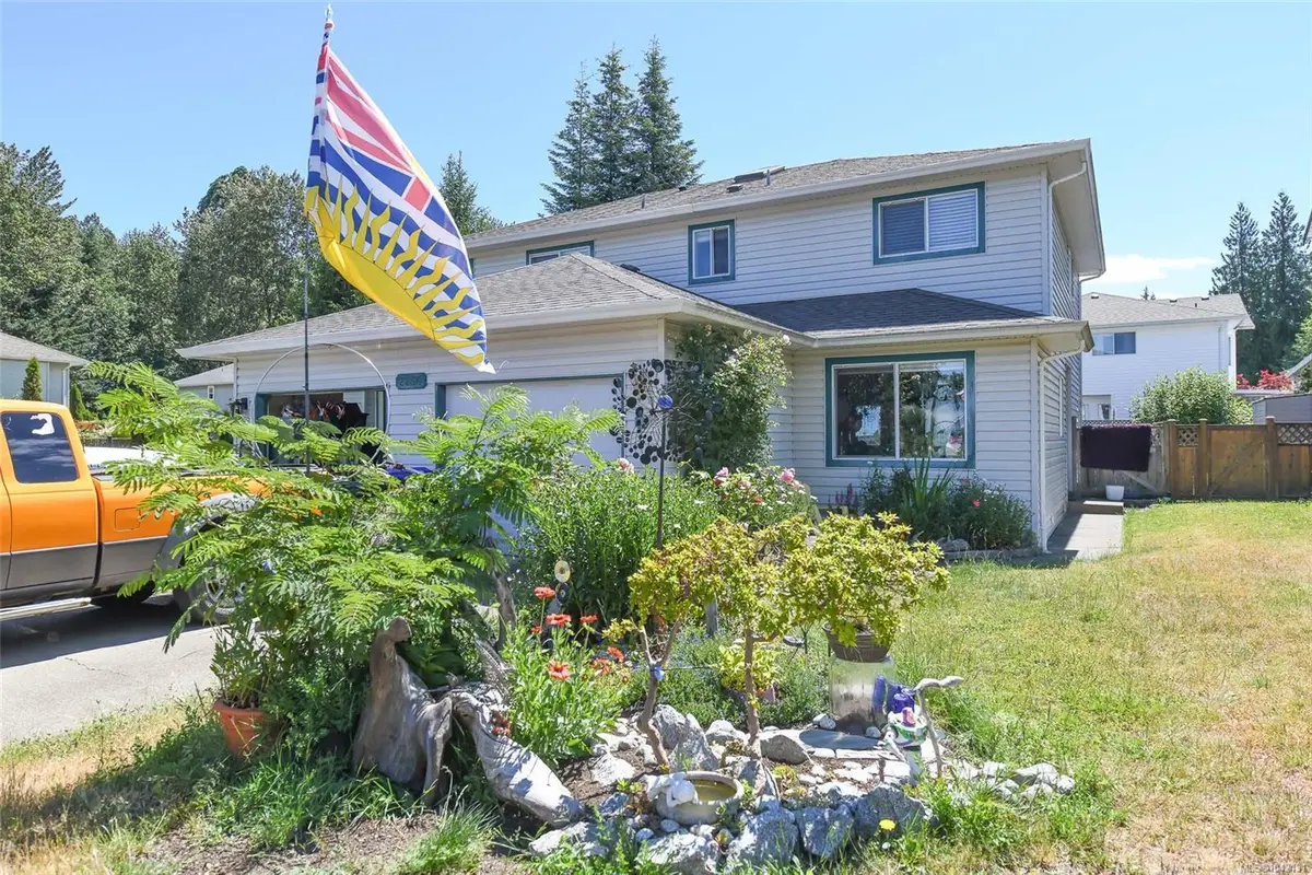 2256 1st St #B, Courtenay BC V9N 8X8