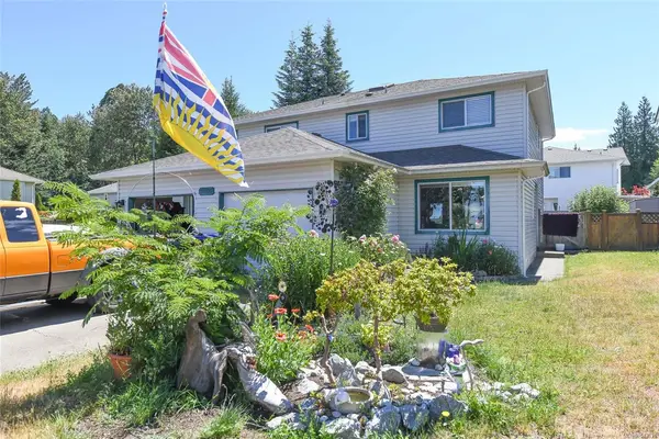 2256 1st St #B, Courtenay BC V9N 8X8 - 3 bed, 3 bath property for sale in Courtenay