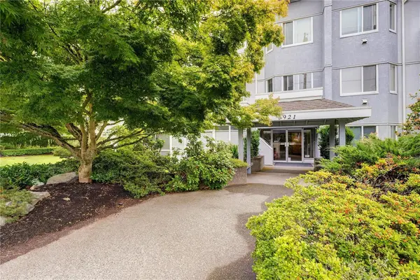3921 Shelbourne St #308, Saanich BC V8P 4H9 - 2 bed, 2.0 bath in Saanich