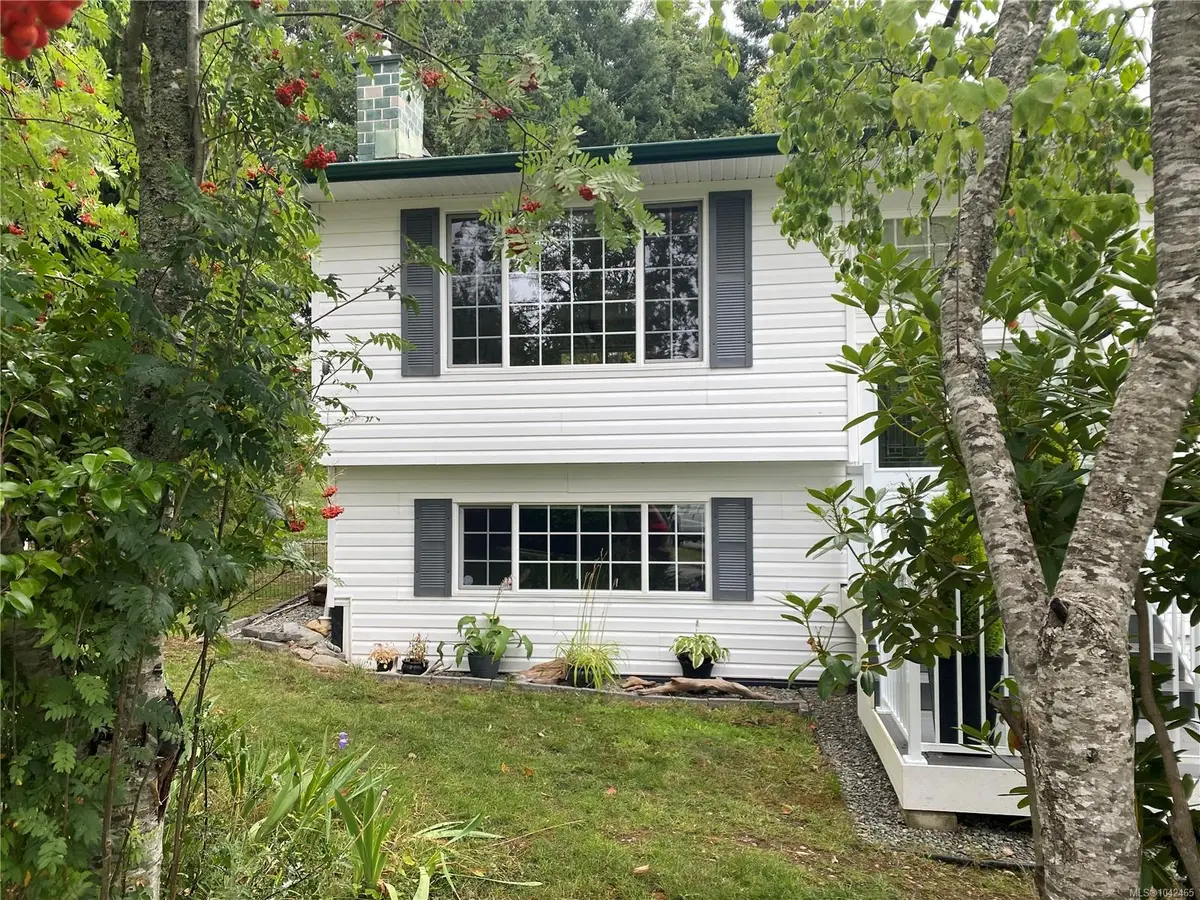 1709 Mahtmof Pl, Comox BC V9M 2L9