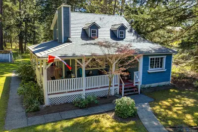 745 Lazo Rd, Comox BC V9M 3V6