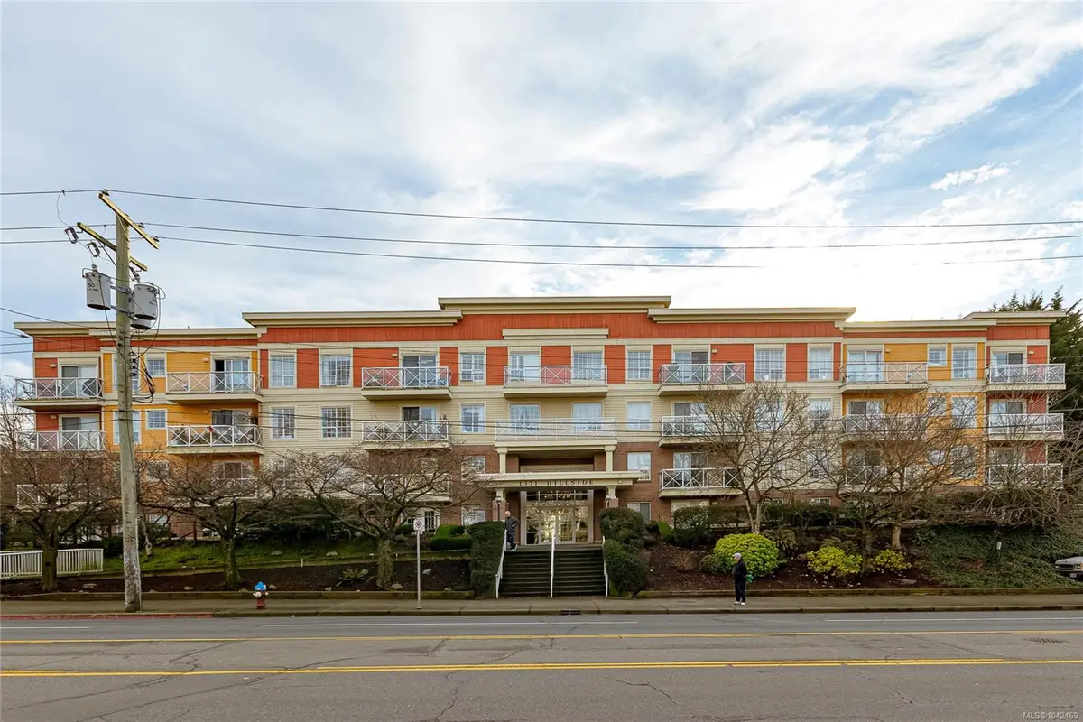 1371 Hillside Ave #PH 10, Victoria BC V8T 2B3