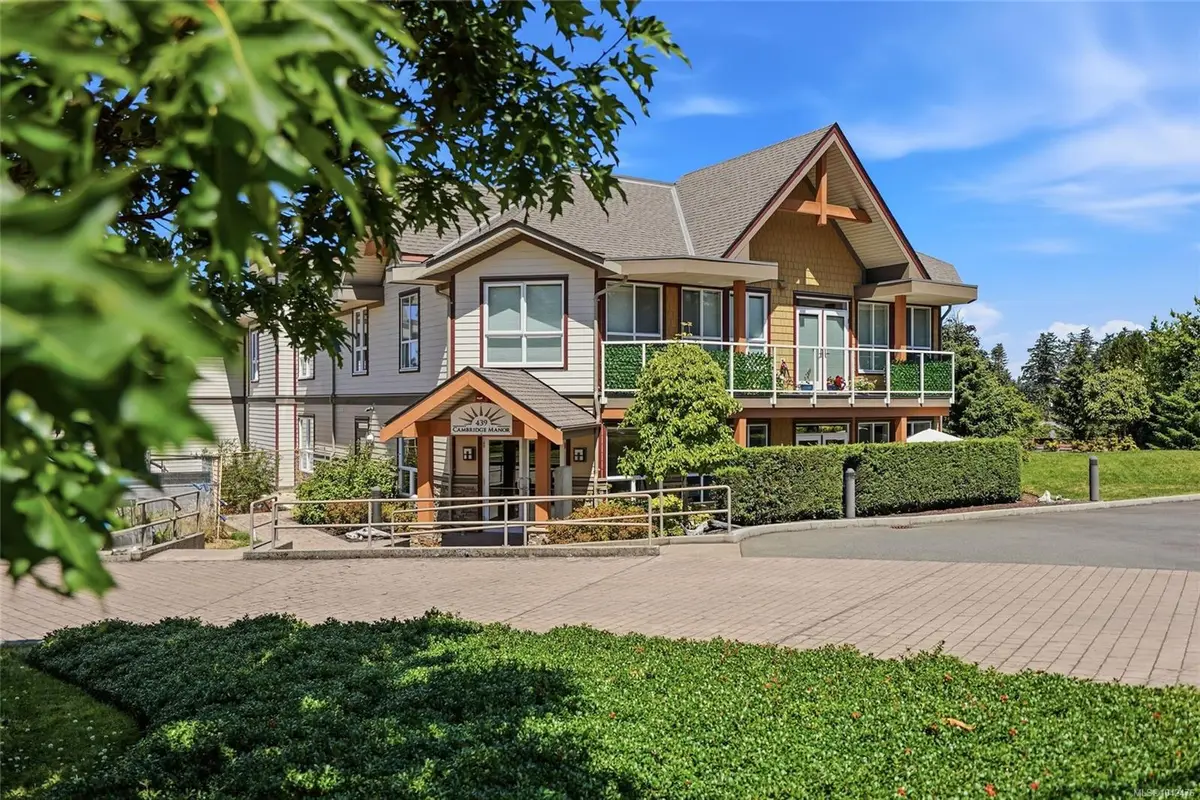 439 College Rd #203, Qualicum Beach BC V9K 0B2
