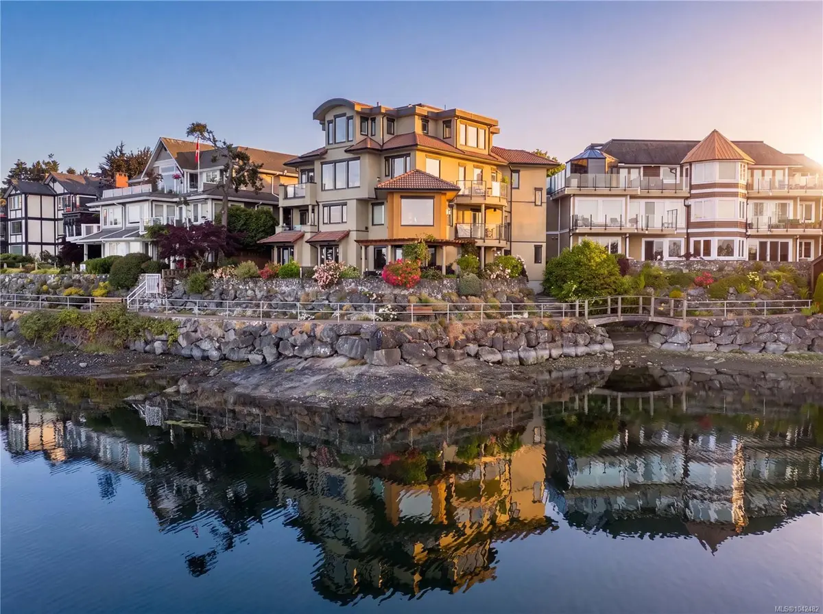 9949 Third St #201, Sidney BC V8L 3B1