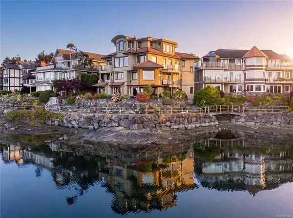 9949 Third St #201, Sidney BC V8L 3B1 - 3 bed, 4.0 bath in Sidney