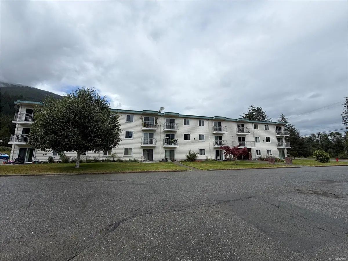 611 MacMillan Dr #307, Sayward BC V0P 1R0