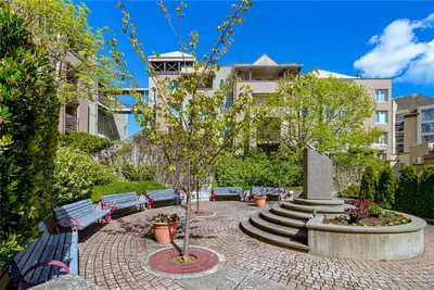 27 Songhees Rd #107, Victoria BC V9A 7M6