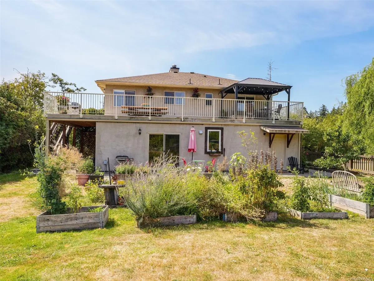798 Wain Rd, North Saanich BC V8L 5N8