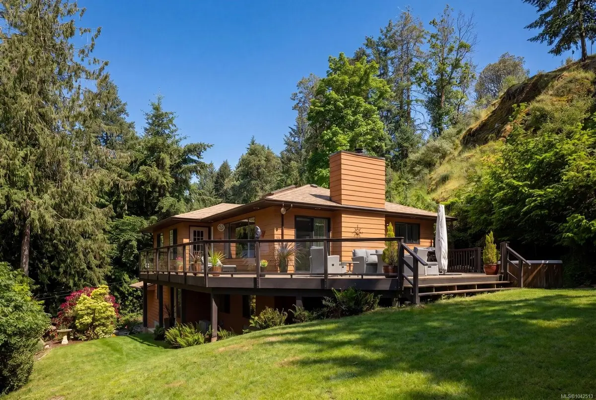 7084 Willis Point Rd, Central Saanich BC V9E 2A1