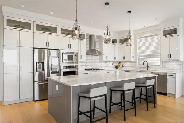 2423 Azurite Cres, Langford BC V9B 0Z6 - 5 bed, 5.0 bath in Langford