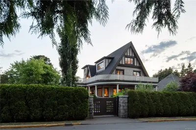 1030 St. Charles St, Victoria BC V8S 3P6