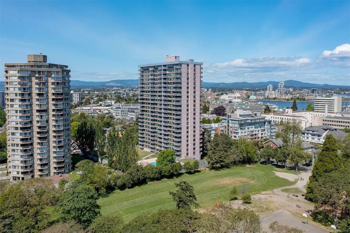 647 Michigan St #1008, Victoria BC V8V 1S9