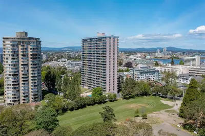 647 Michigan St #1008, Victoria BC V8V 1S9