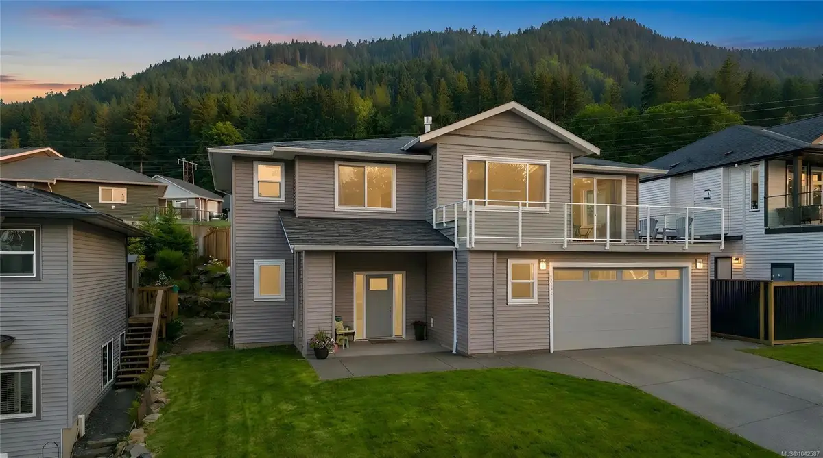 127 Ray Knight Dr, Ladysmith BC V9G 0B8