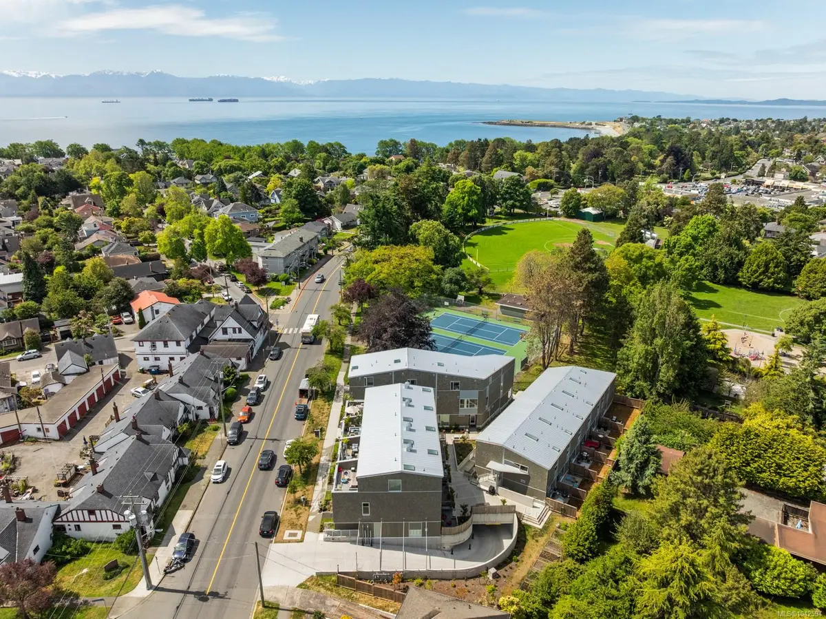 1720 Fairfield Rd #105, Victoria BC V8S 1G3