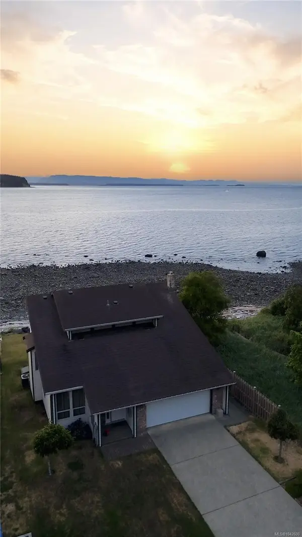 1081 Island Hwy S, Campbell River BC V9W 1B4 - 3 bed, 3.0 bath in Campbell River