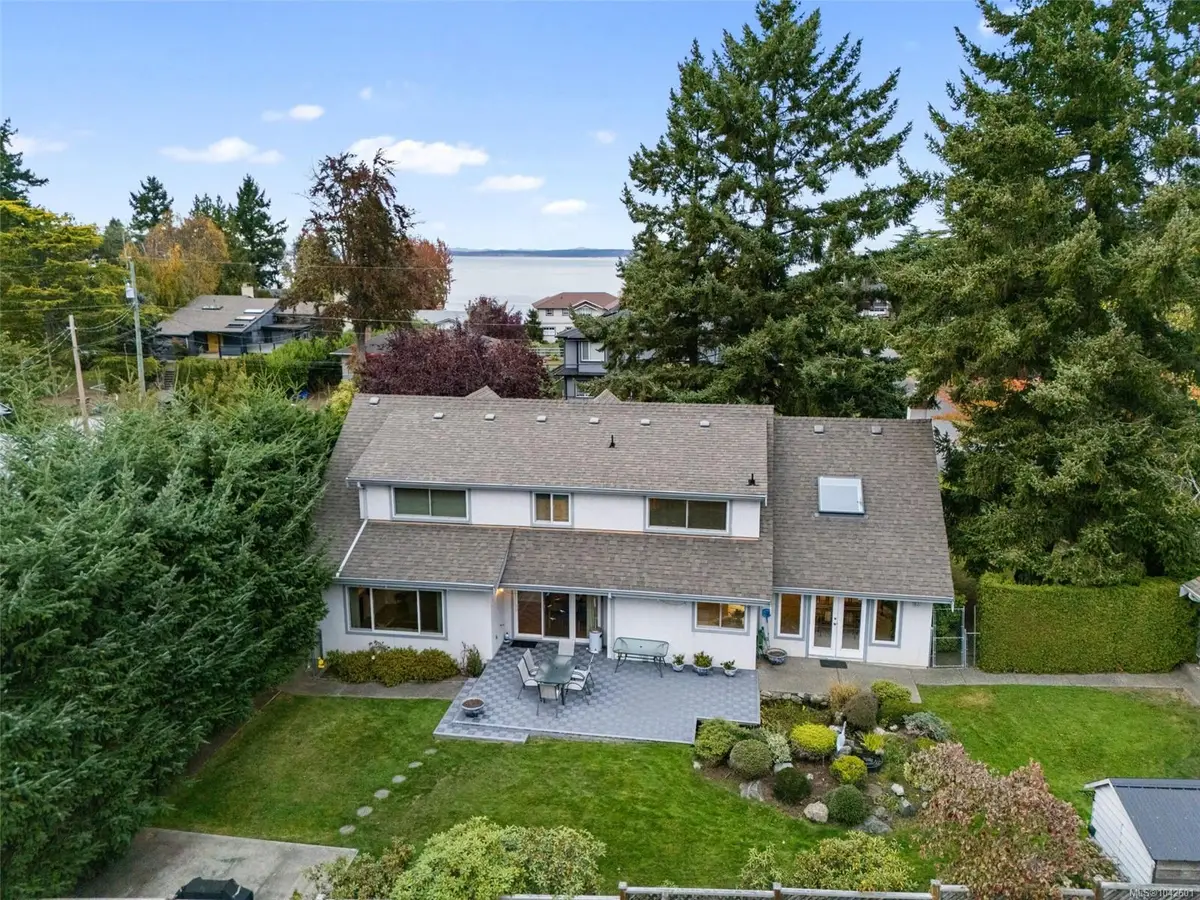 1741 Barrie Rd, Saanich BC V8N 2W4