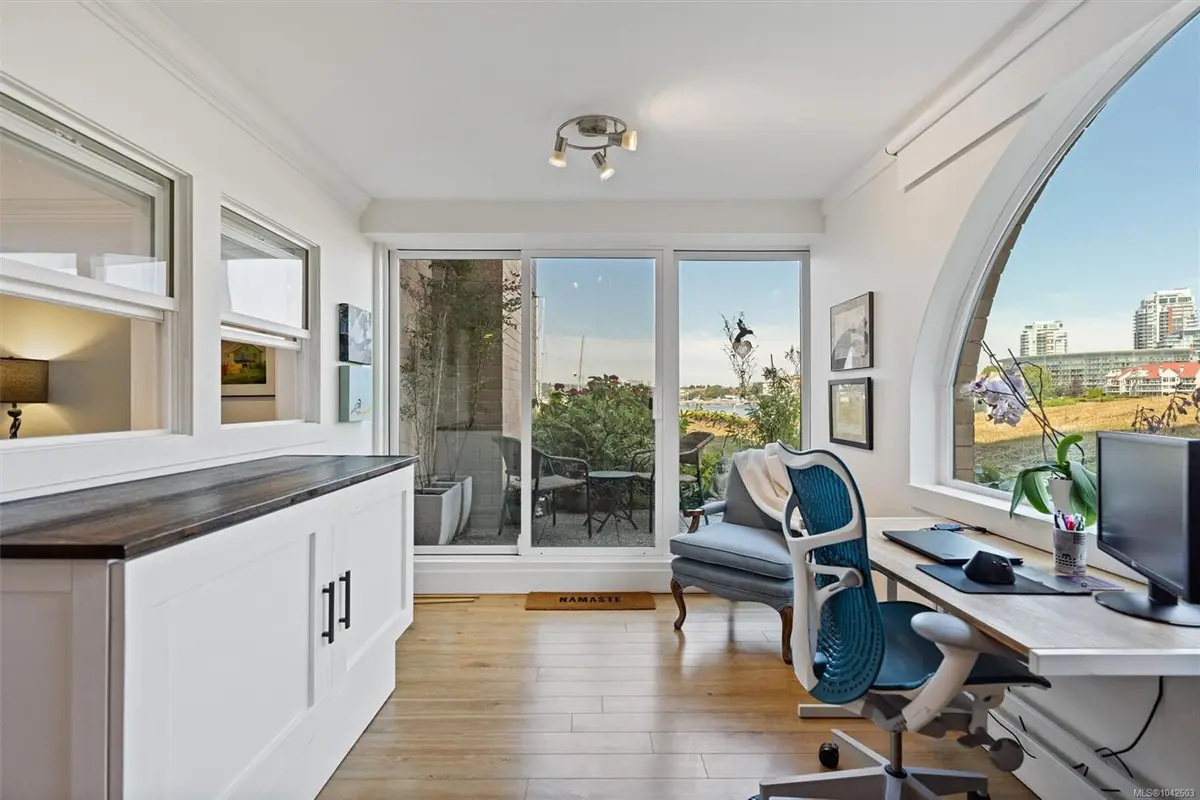 640 Montreal St #101, Victoria BC V8V 1Z8