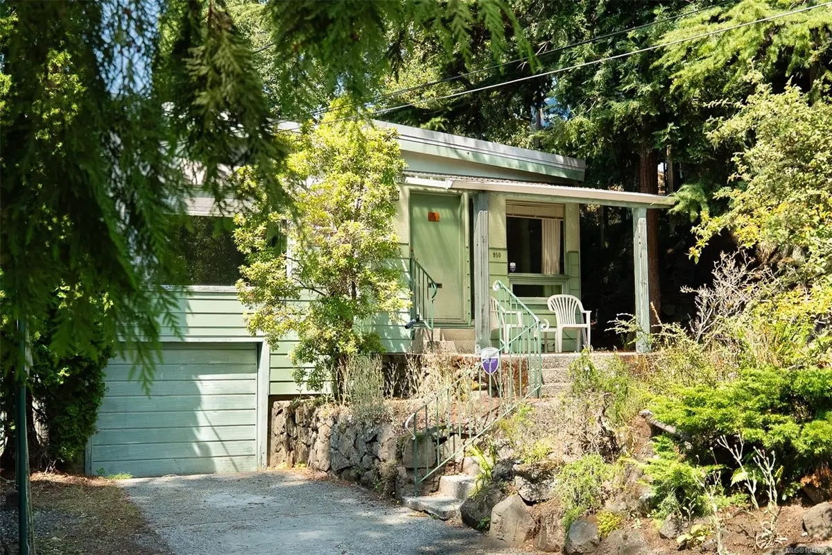 950 Dunn Ave, Saanich BC V8X 2Z4
