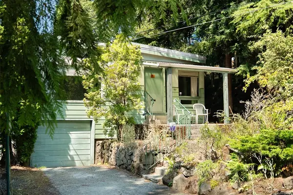950 Dunn Ave, Saanich BC V8X 2Z4 - 4 bed, 2.0 bath in Saanich