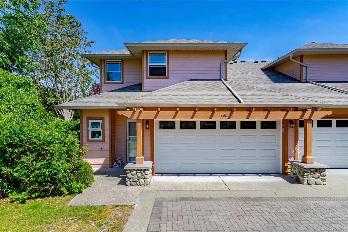 1963 Polo Park Crt, Central Saanich BC V8M 2K1