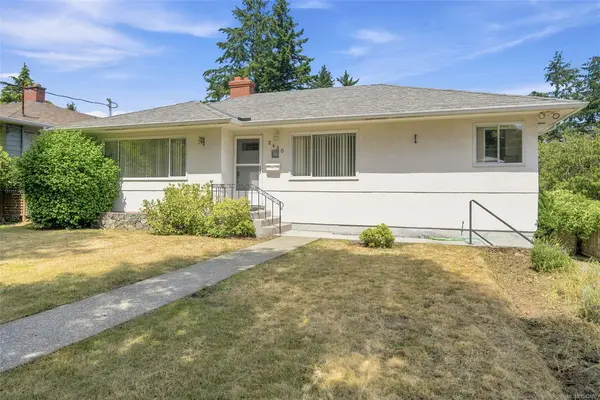 2430 Camelot Rd, Saanich BC V8N 1J3 - 2 bed, 2 bath property for sale in Saanich