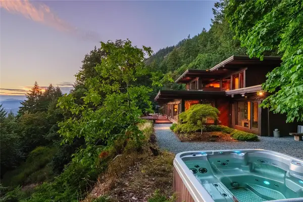 939 Khenipsen Rd, Cowichan Bay BC V9L 5L3 - 3 bed, 2 bath property for sale in Cowichan Bay
