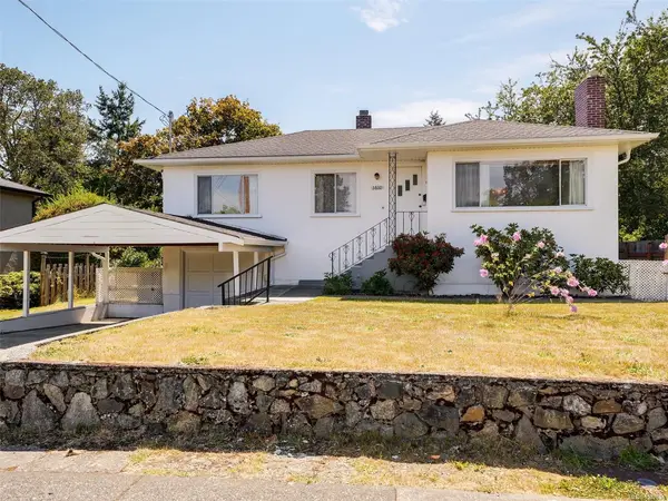 3832 Carey Rd, Saanich BC V8Z 4C4 - 4 bed, 2.0 bath in Saanich