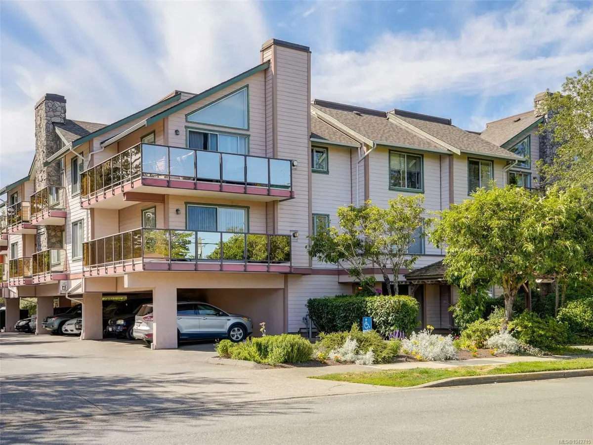 3724 Harriet Rd #101, Saanich BC V8Z 3T2