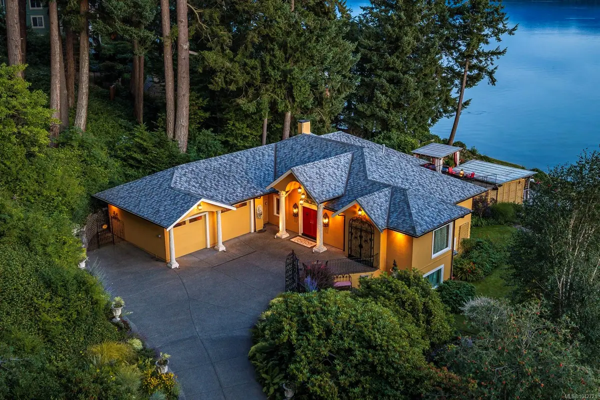2299 Comox Ave, Comox BC V9M 1X6