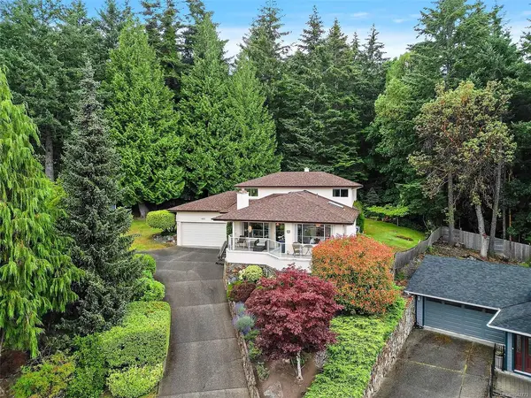 4802 Amblewood Dr, Saanich BC V8Y 2S3 - 3 bed, 3.0 bath in Saanich