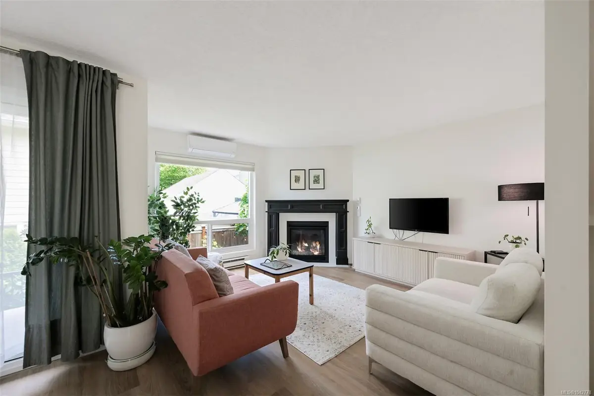 947 Caledonia Ave #7, Victoria BC V8T 1E8