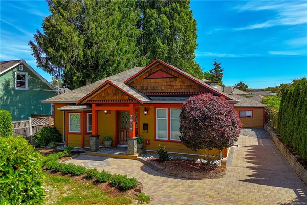 2617 Doncaster Dr, Victoria BC V8R 2W5 - 2 bed, 3.0 bath in Victoria