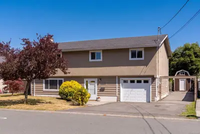 10019 Siddall Rd, Sidney BC V8L 3M1